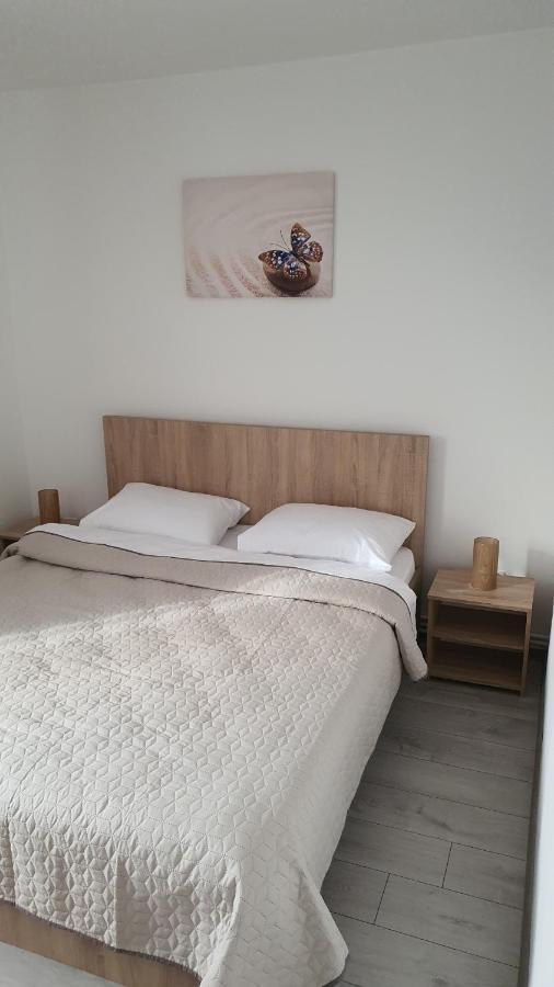 Fim Apartament Apartment Hunedoara Ngoại thất bức ảnh